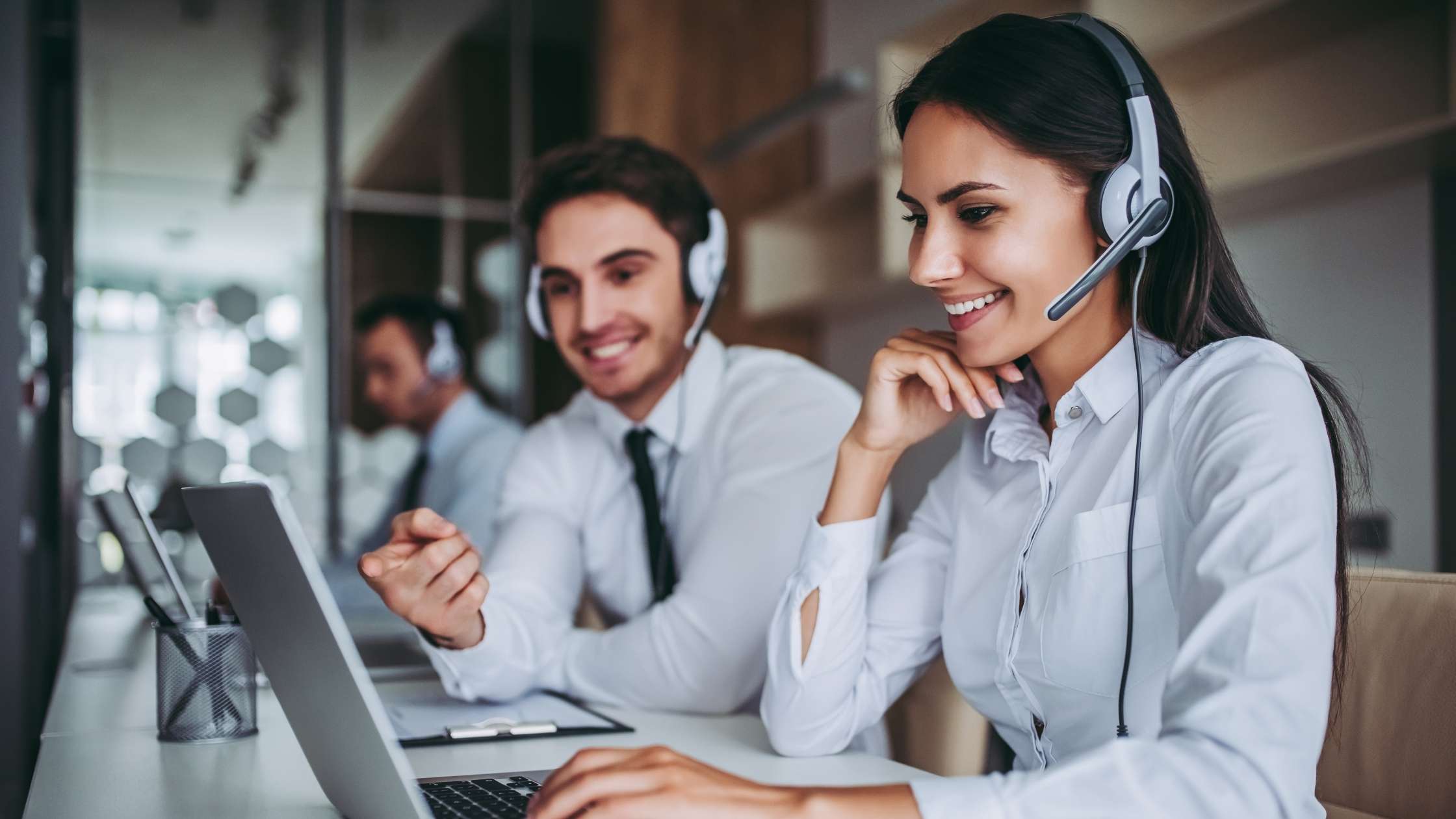 شرکت ها برای ارائه سرویس مناسب به مشتریان خود، خدمات پشتیبانی هاستینگ در دستور کار خود دارند، از این رو نیاز به نیروهای کارشناس و پشتیبان میزبانی وب برای شرکت خود دارند. این امر سبب شده است که بازار کار نیروی پشتیبانی شبکه همواره بازاری مطلوب و پویا باشد.