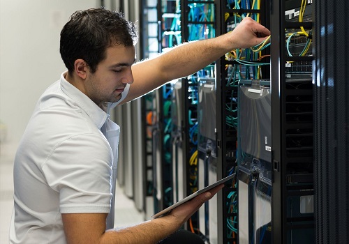 آشنایی با فرصت شغلی ادمین شبکه و سرویس ها Network Administrator و معرفی شرح وظایف آن و نگاهی بر مهارت هایی که متخصص این شغل باید داشته باشد و بازار کار و میزان حقوق و درآمد کارشناسان این حوزه